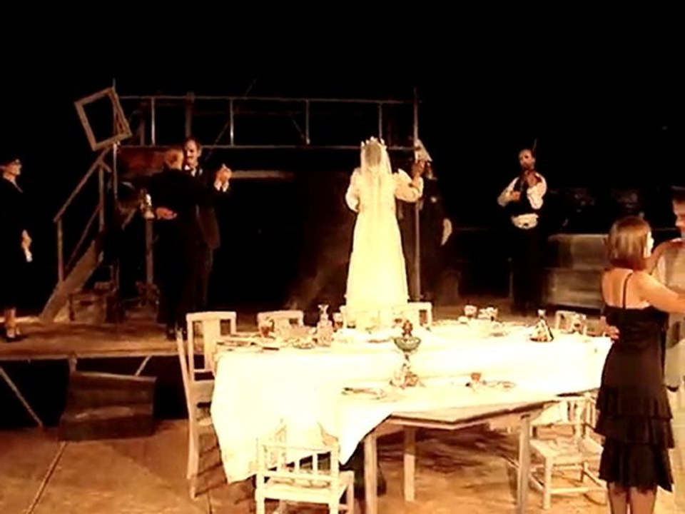 la danse de "La Noce chez lez petits bourgeois"