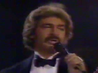 Скачать видео: Engelbert Humperdinck & Marilyn McCoo Two Lovers Duet - 1985