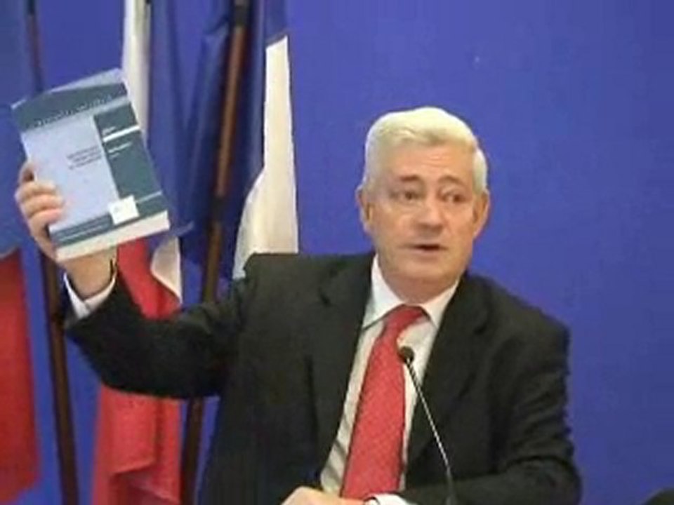 FN - Politique d'immigration du gouvernement - Gollnisch 1/3