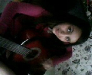 Valentine joue de la guitare xD [2]