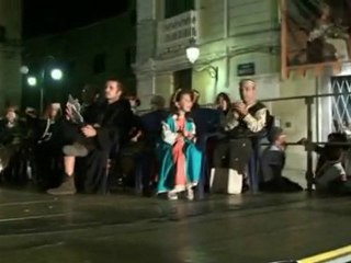 Fra il corteggio e la domus mercatorum