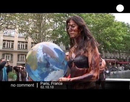 Greenpeace demonstration in Paris - no comment