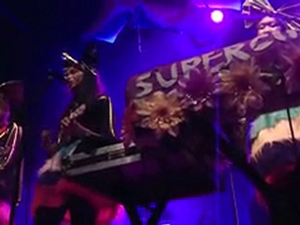 Supercute ( 1ère partie de Kate Nash )