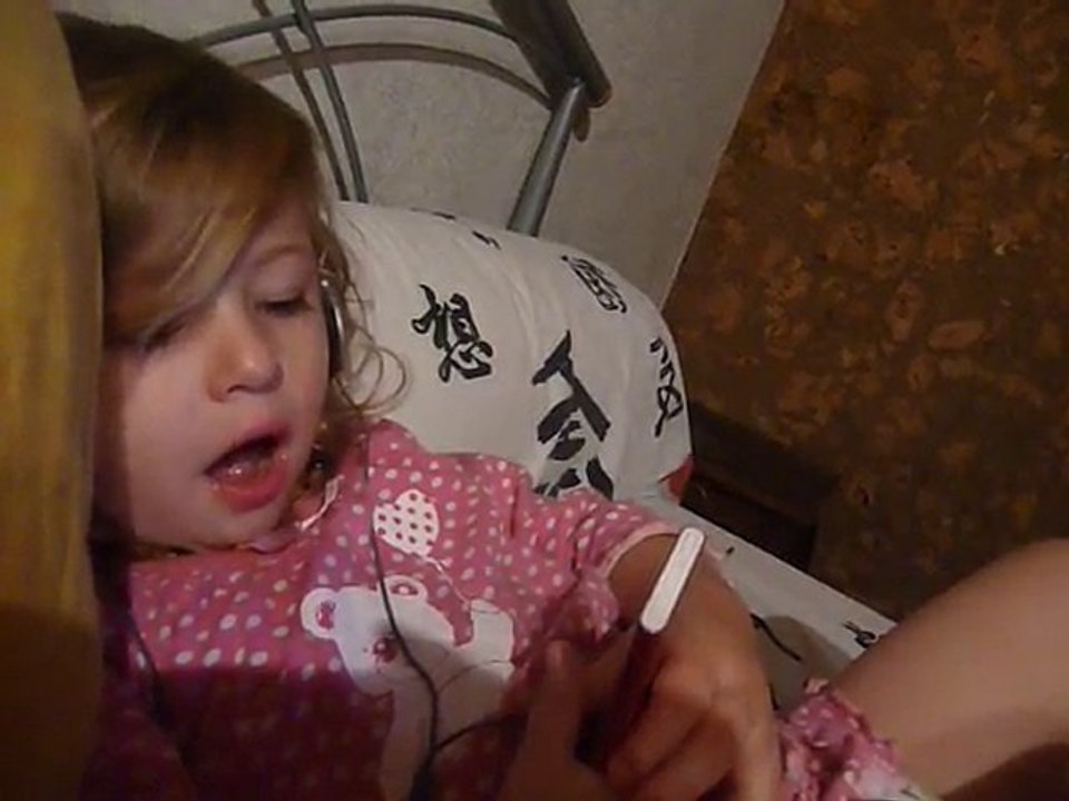 017 - Lilith chante et écoute de la musique