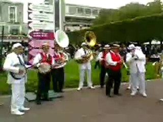 Horse race "Arc Triomphe" day longchamps France ambiant 3/3