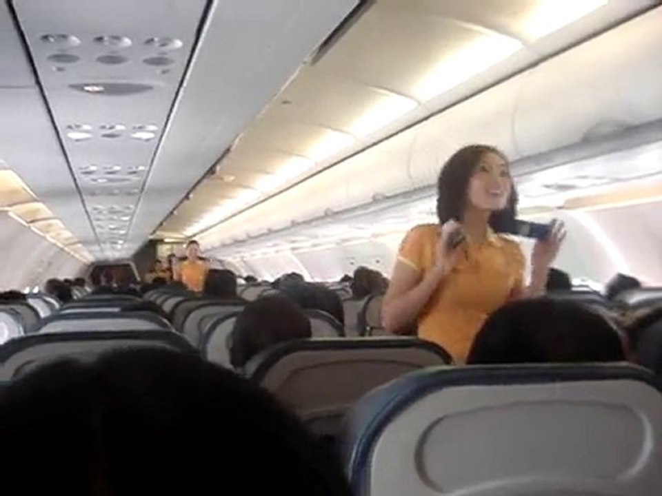Cebu Pacific FAs dancing Flight Attendants-Dansçı Hostesler