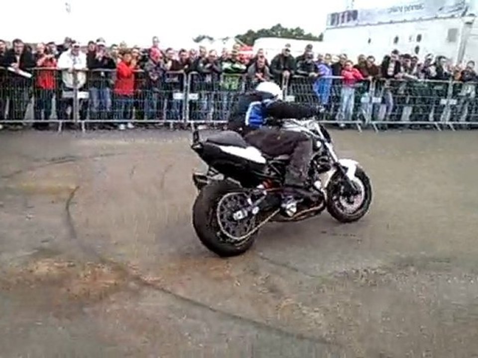 SBK 2010 STUNT BIG JIM BMW 1000 RR
