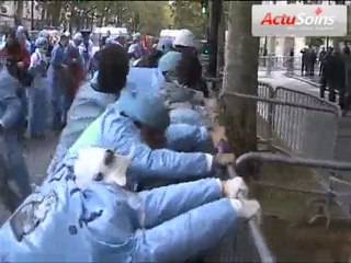 BASTON MANIF INFIRMIERS VS PITBULLS DE SARKOZY 2010