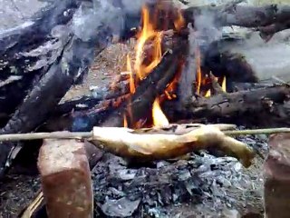 Açık ateşte balık kızartma keyfi...