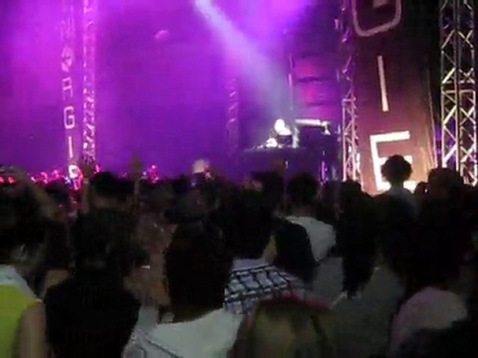 Kaleidoscope 2010 Athens Tiesto 1 (blooper with the booth)