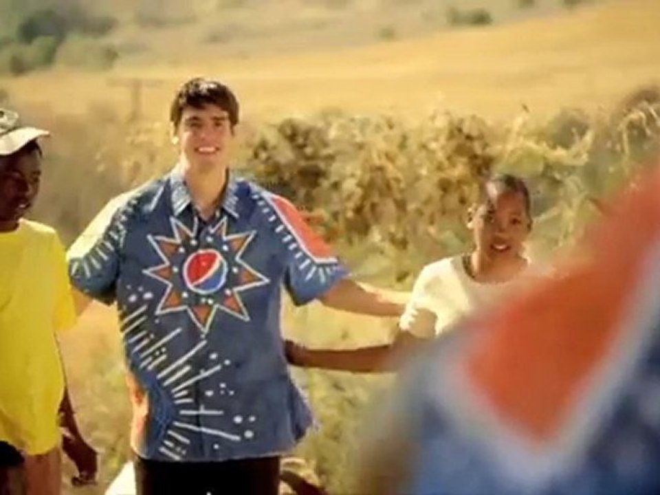 Kaka vs Drogba - FUNNY Pepsi Commercial [MUST SEE]