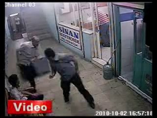 Bıçaklama anı kamerada