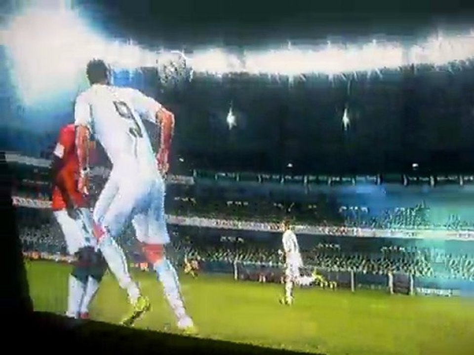 Cristiano Ronaldo geste technique + but PES 2011