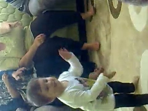 yeğenler 2 şimdide halay çekiyorlar