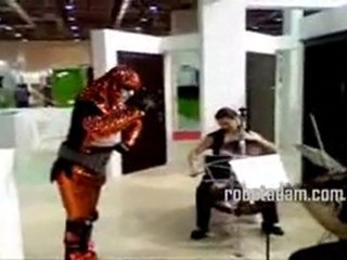 Çelik Kapı - Robot adam fuar görüntülerri