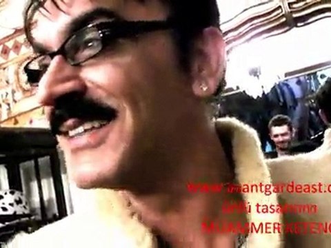 sokak modası2012 AVANTGARDEASTTA SOHBET&AVANTGARDEAST GÜLÜŞÜ'NÜ DENİYOR