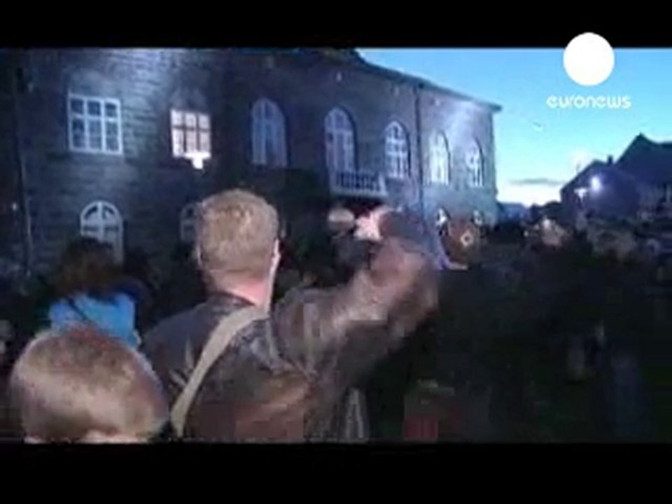 Les Islandais conspuent les politiciens et les banques