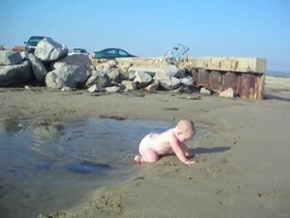 bb paz dans l'eau a port leucate