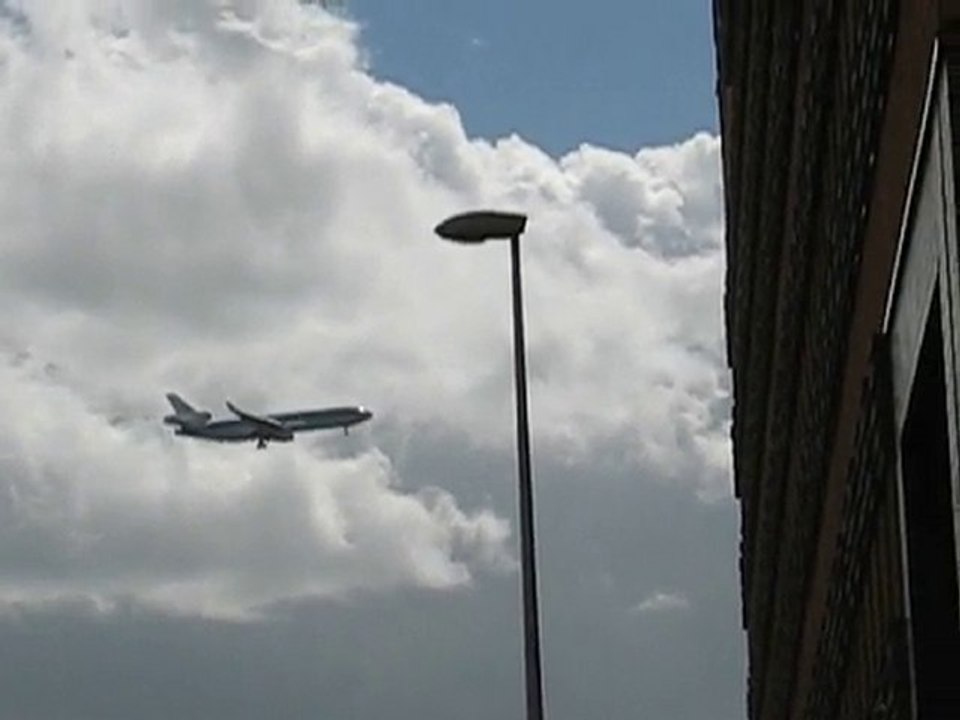 Amsterdam : avion ciel & gratte-ciel