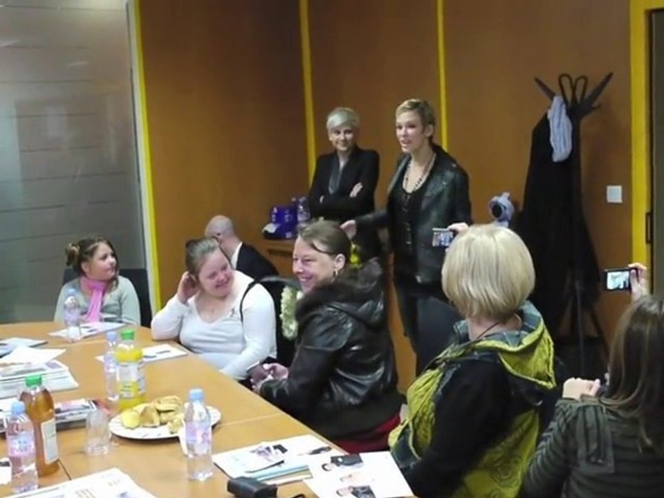 Lorie face aux lecteurs de Nord Littoral à Calais