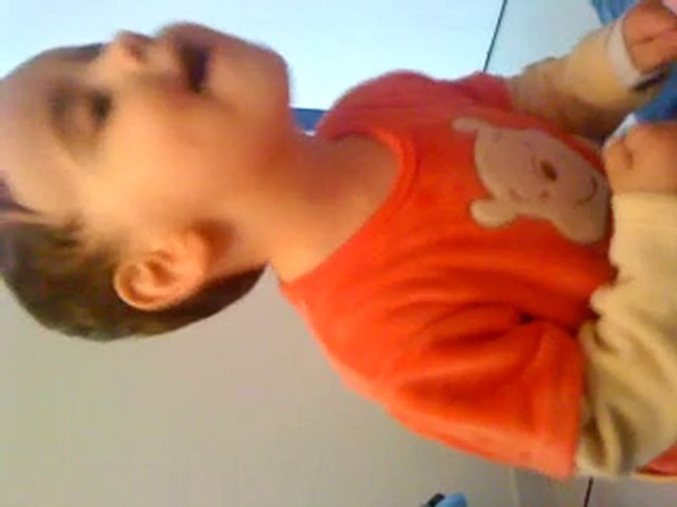 Crapule qui danse&chante