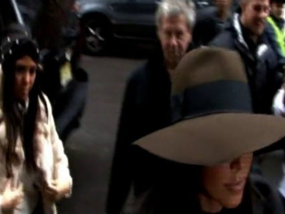 SNTV - Exklusiv: Kim und Kourtney in NYC