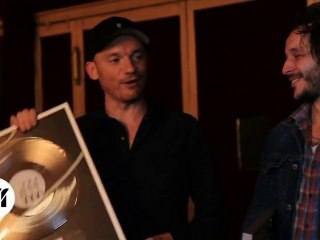 Gaetan Roussel reçoit son disque de platine