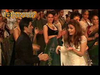 Aishwarya Rai Returns on the Ramp for HDIL India Couture Wek