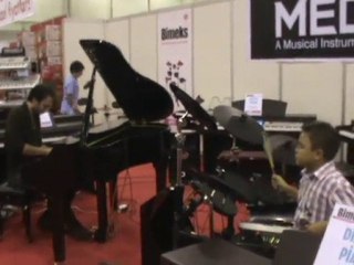 Olcay Saral - Tuyan Özgöl @CeBit 2010 Bimeks-Medeli Standı