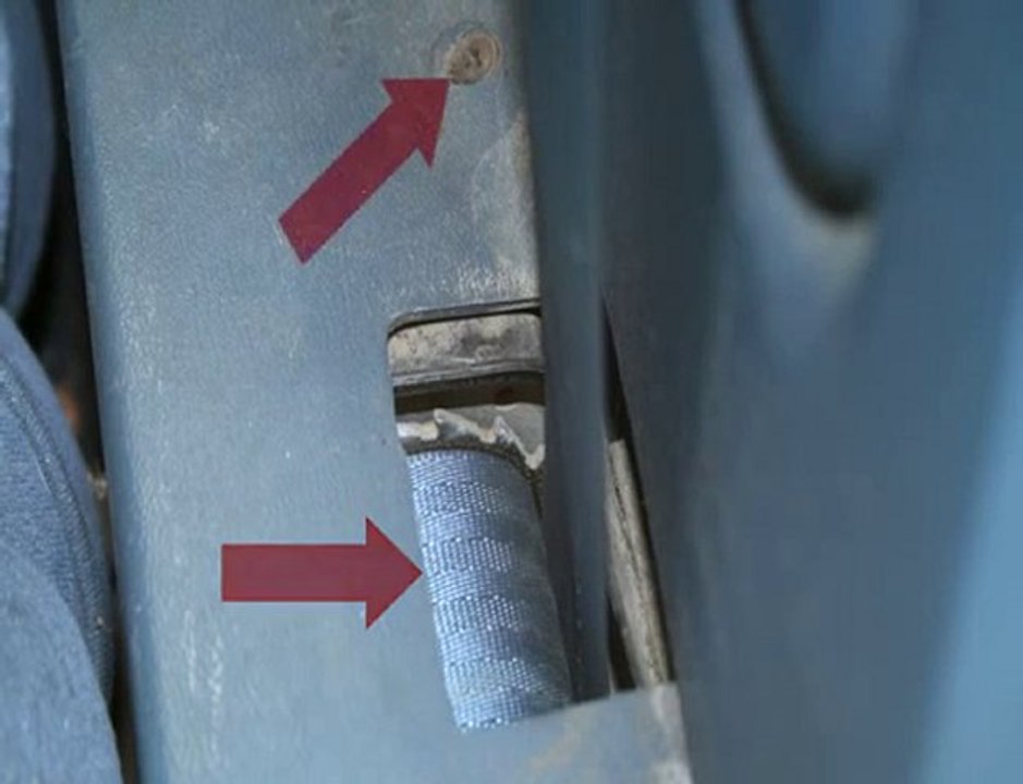 How to Replace a Seat Belt and a Seatbelt Retractor