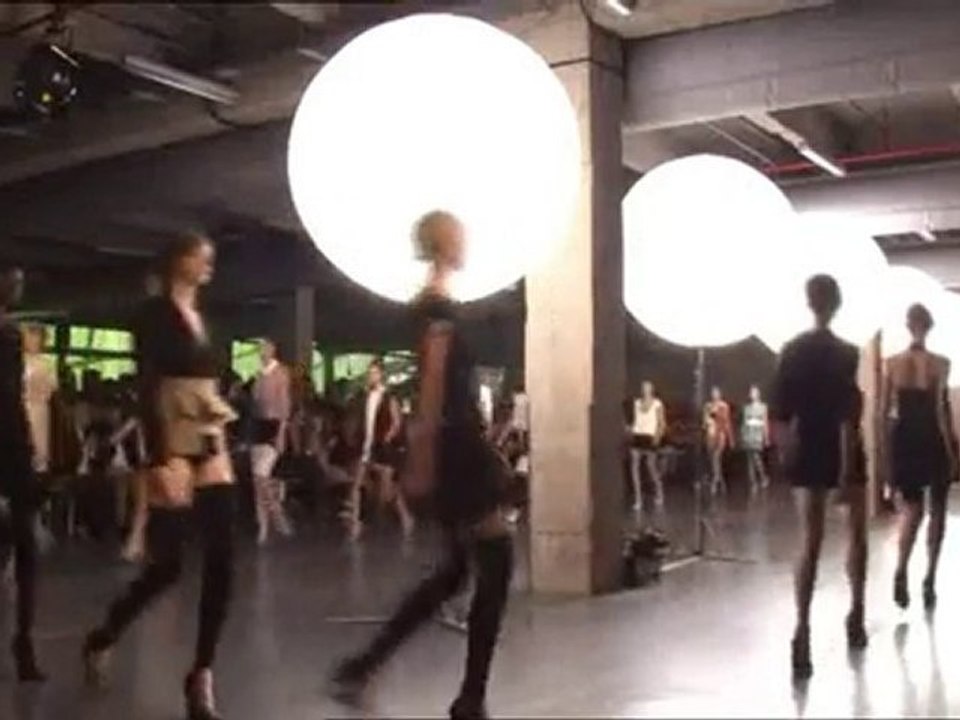 Felipe Oliveira Baptista Spring 2011 Fashion Show (full)
