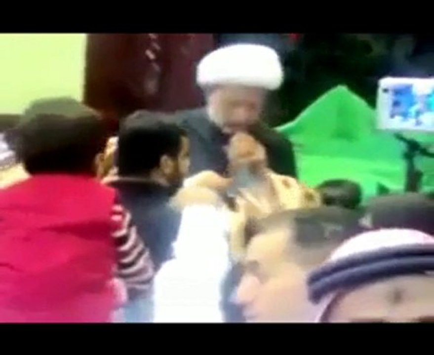 Chiites et la bénédiction dans le CRACHA d'un Ayathollah