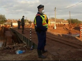 Hungary toxic sludge village evacuated