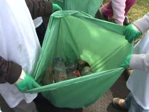 AGORA L'EMISSION 103 : NETTOYONS LA NATURE SUR LE QUARTIER DES NOUVELLES RESIDENCES