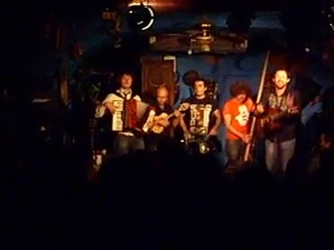 Les petites bourrettes en live le retour Y'a d'la vie