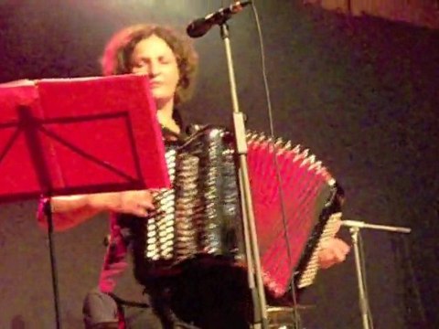 Vervins : les P'tis papiers de Laon font valser le public