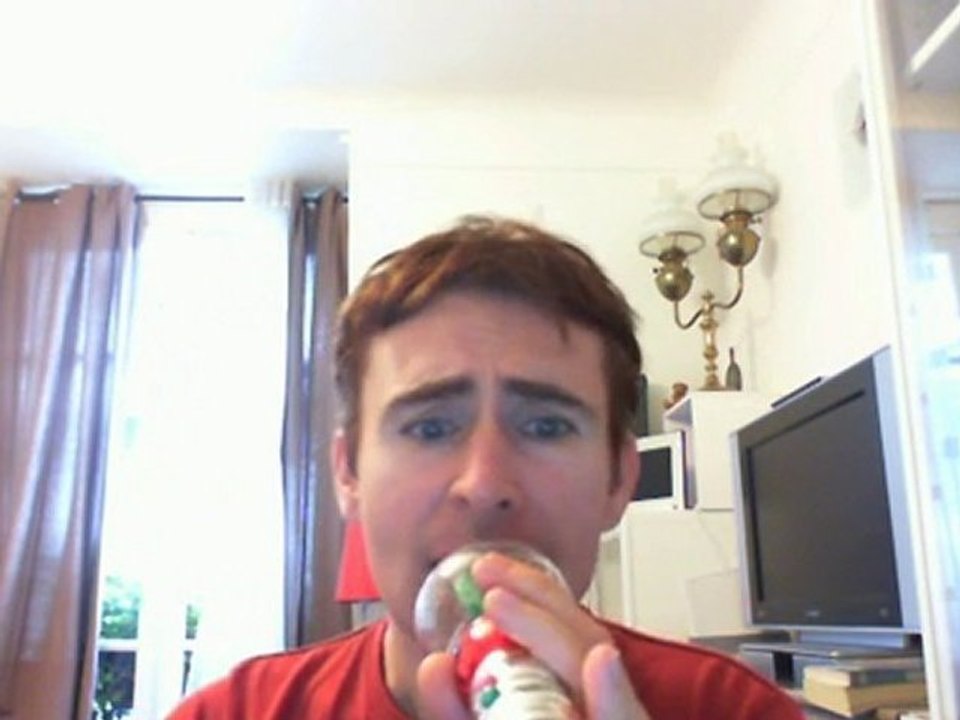 Wiwi égratigne "Gilles écoute un disque de rap et fond..