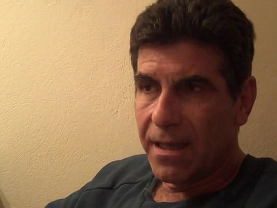 Ο Γιάννης Μπέζος στο cosmo.gr (10/2010) μέρος β