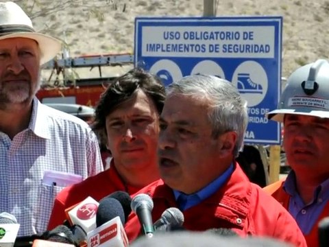 Un puits de secours a atteint les mineurs chiliens