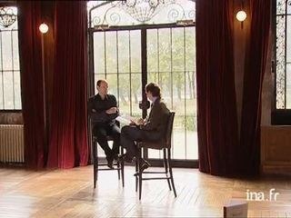 [Denis Podalydès : Voix off]