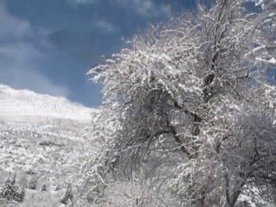 KAR YAĞIYOR-ŞİİR VE SESLENDİREN-AHMET KAYTANCI