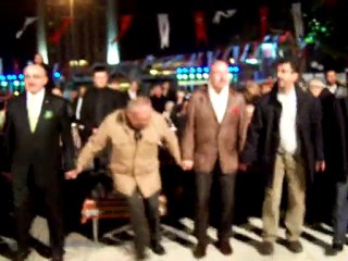 Rizenin Taksim tanıtım günleri Valı Mutlunun horon keyfi