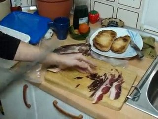 EL JAMON SE LA VIO CORTAR EN BARCA!!!