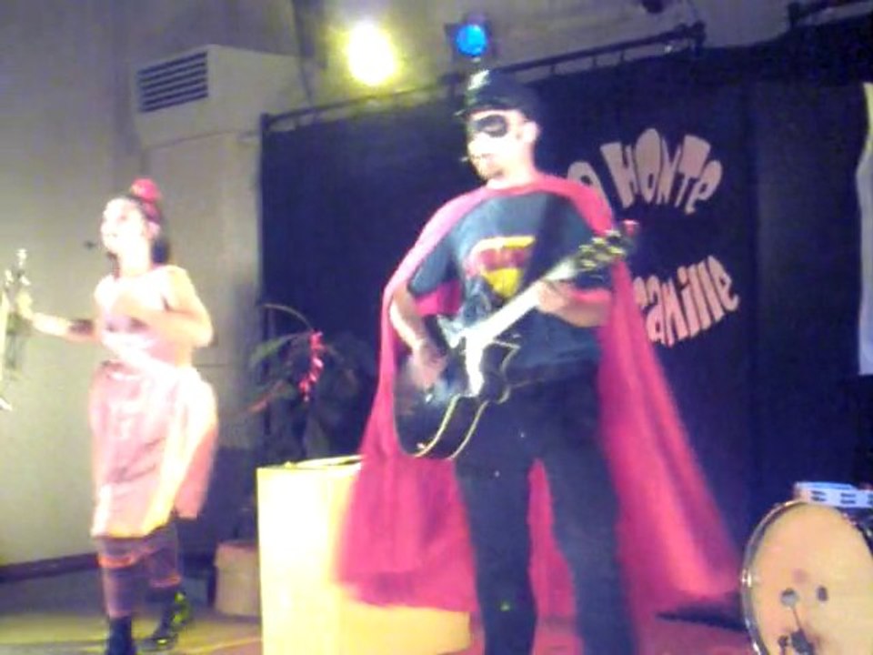 LA HONTE DE LA FAMILLE live @ Notes d'Espoir, 2/10/2010.