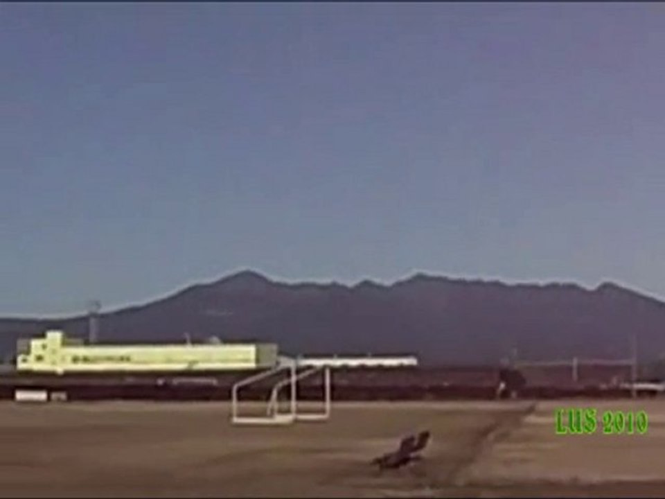 Daytime UFO video: "Stealth" flying saucer over Japan Sep-10