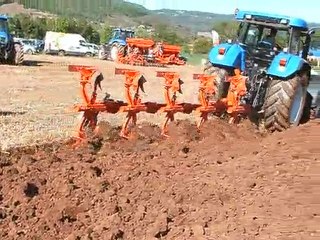 CHARRUES KUHN 14 pouces N° 2