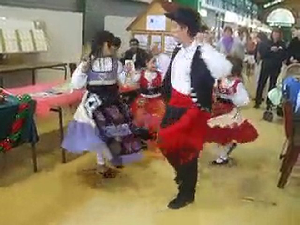 Une p'tite danse improvisée sur le forum : O Tone Zè