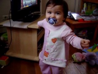 Meïline marche encore un peu