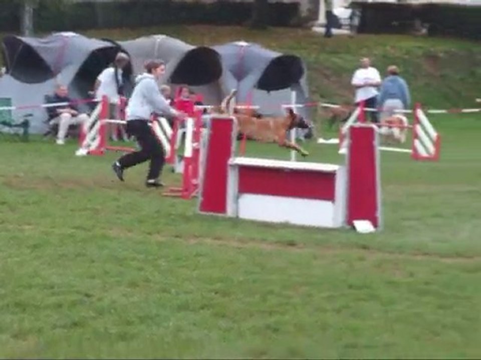 Mathilde & Dakota 2ème Concours d'Agility 10 Octobre 2010