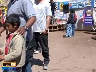 Les enfants des mineurs attendent leur sortie